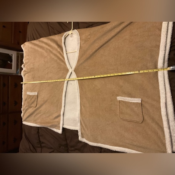 Stan Herman:one size womens shawl/cape/wrap/poncho cream/ tan/beige camel color. - Picture 13 of 13